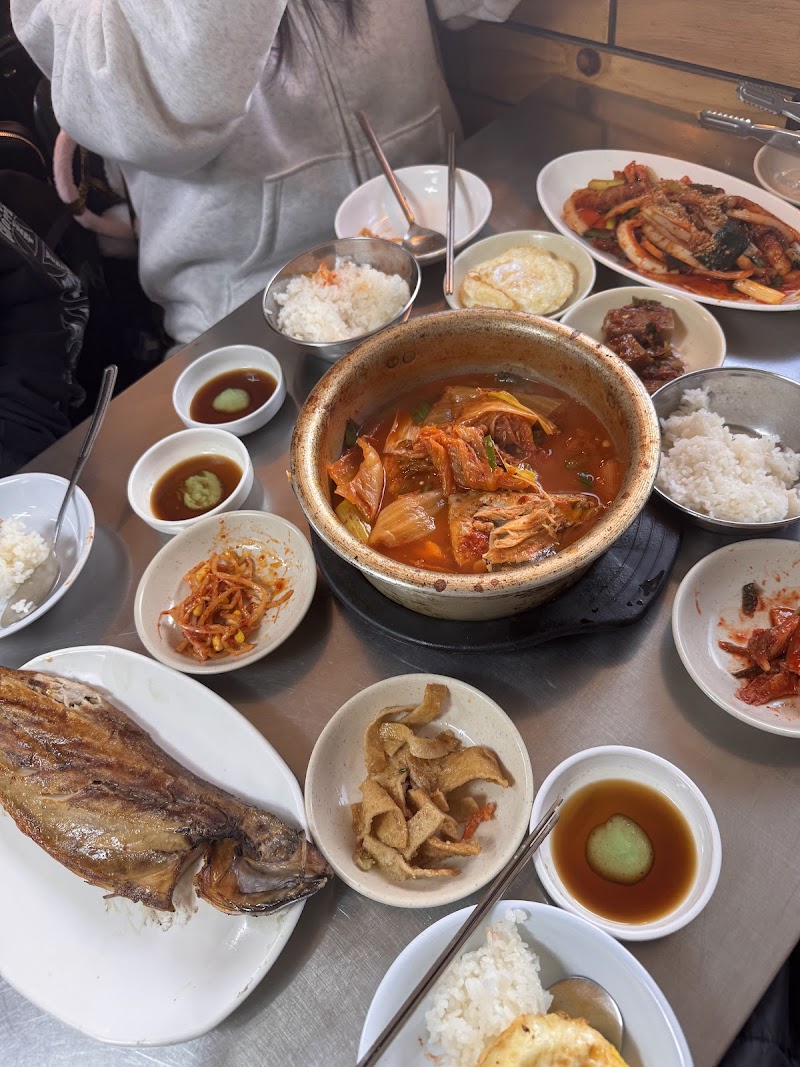 속초 중앙부두 생선구이골목