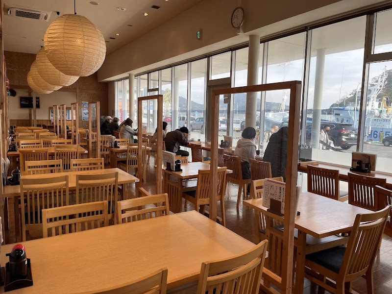 항구의 역 메이츠