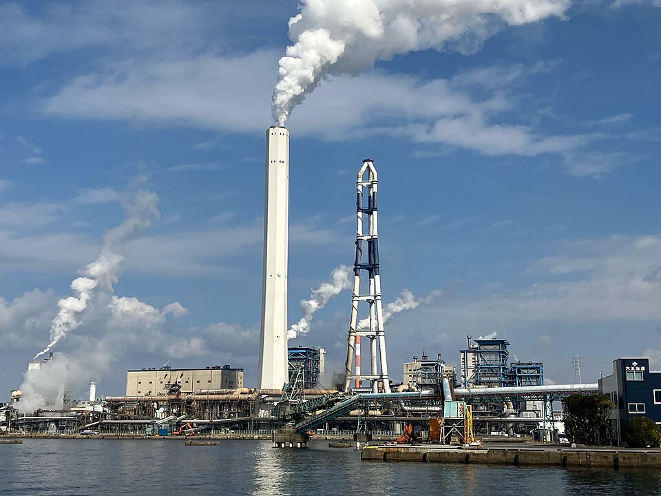 四国中央市工厂夜景