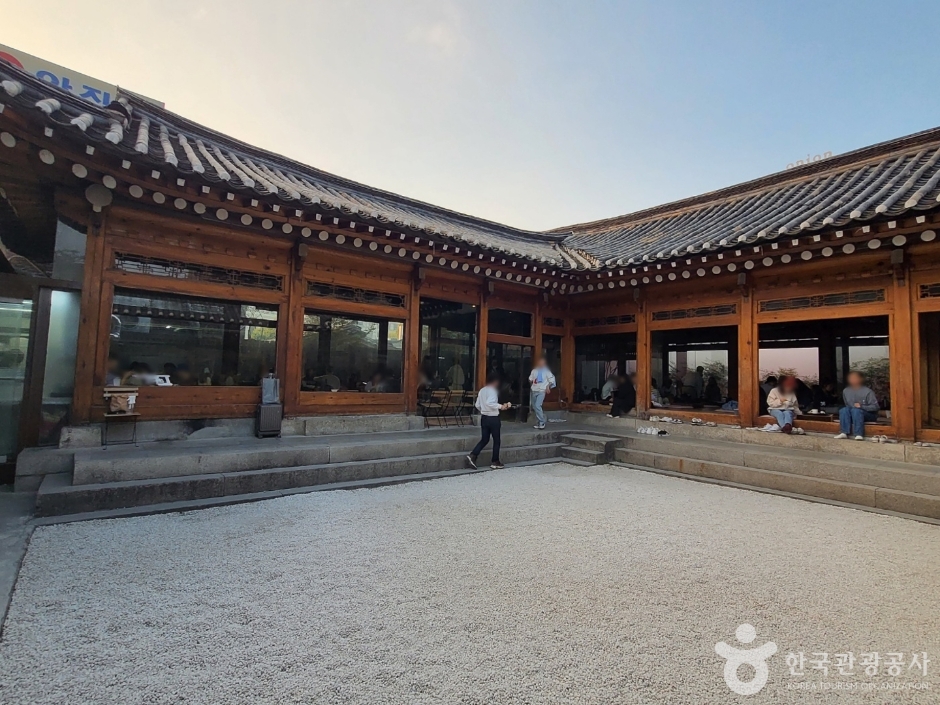 앤트러사이트 합정