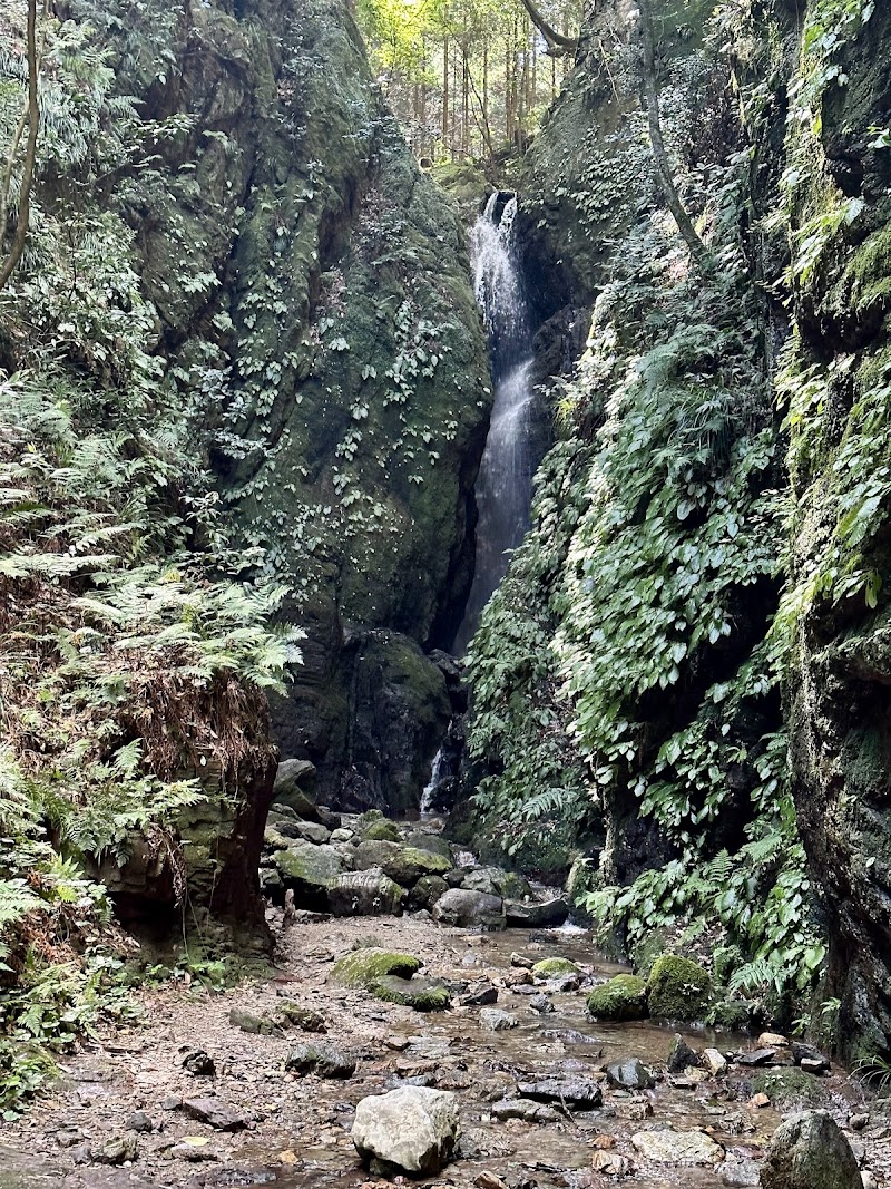 구로야마 산타키 (세 폭포)