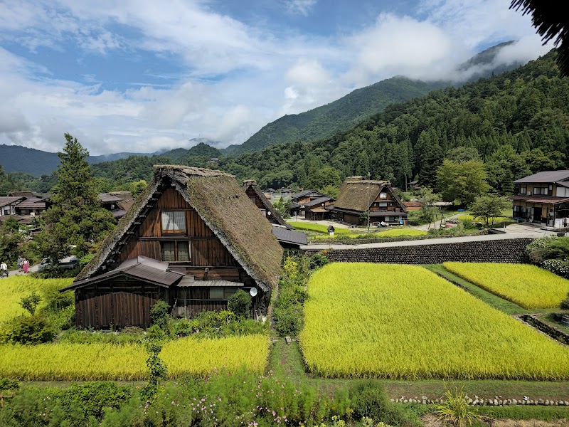 시라카와고 기념품 거리